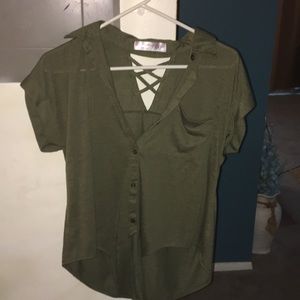 ❤️ $5 in bundle- cute green tee shirt strapy back